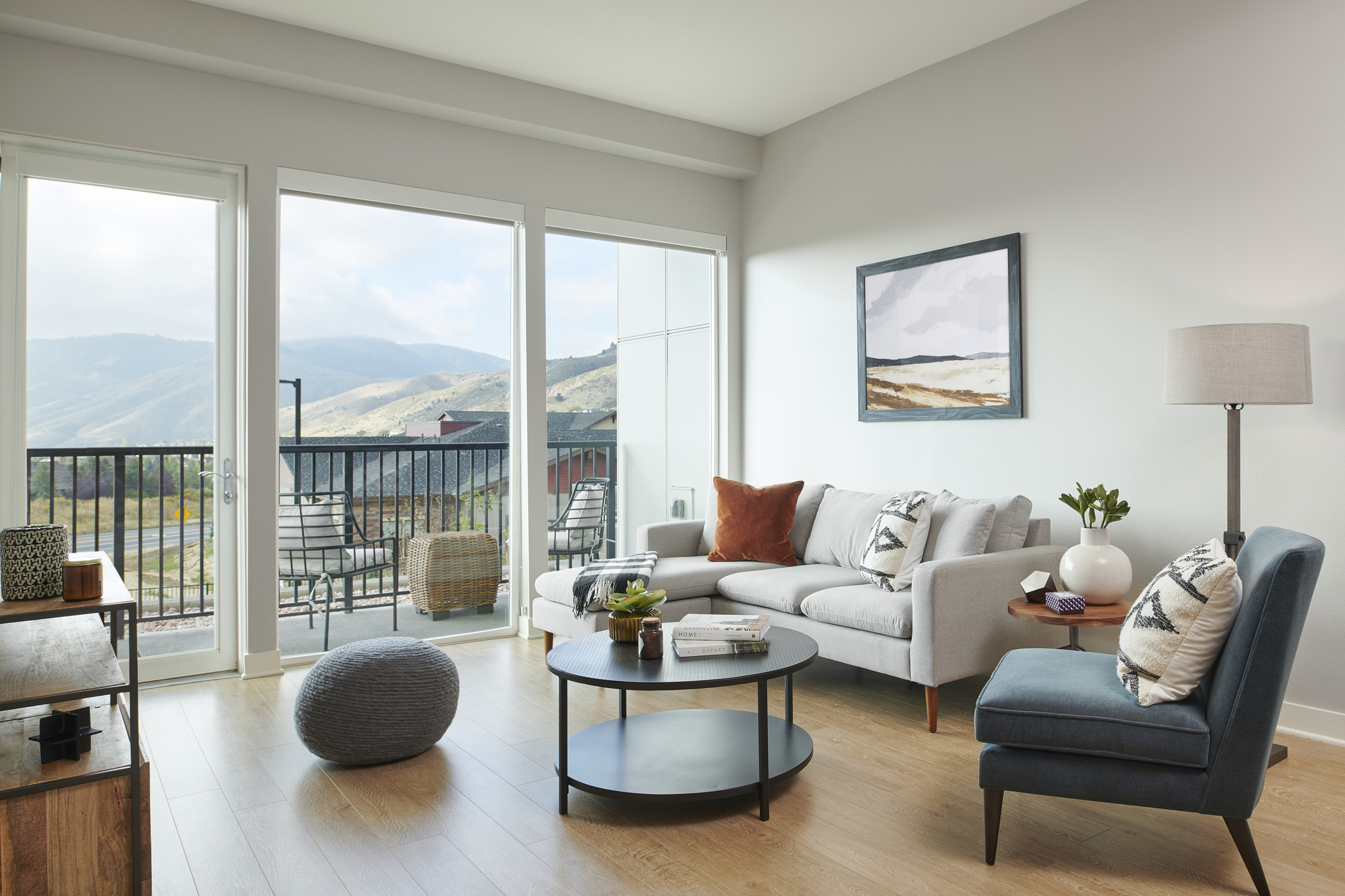 Image of Epoque Golden Apartment Community living room