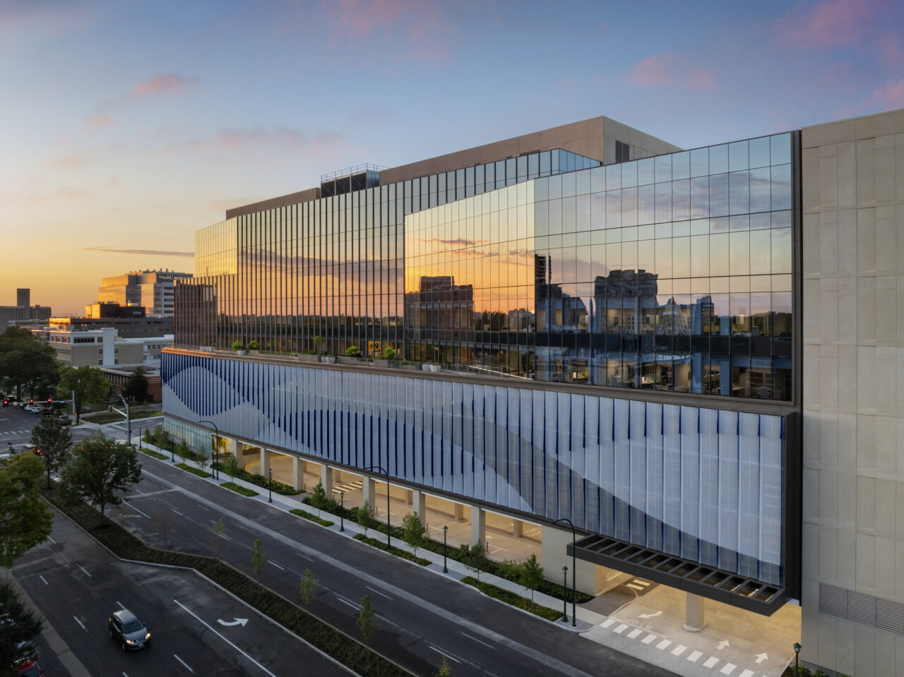 Lawrence Group/Perkins Eastman Design World-Class Ambulatory Cancer Building at Siteman Cancer Center