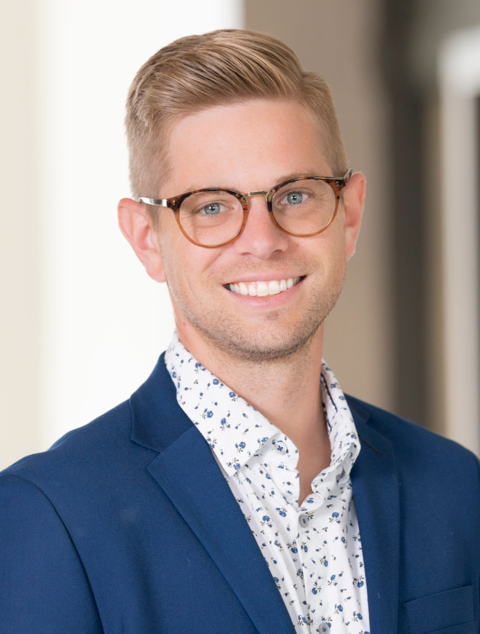 Headshot of Andy McAllister